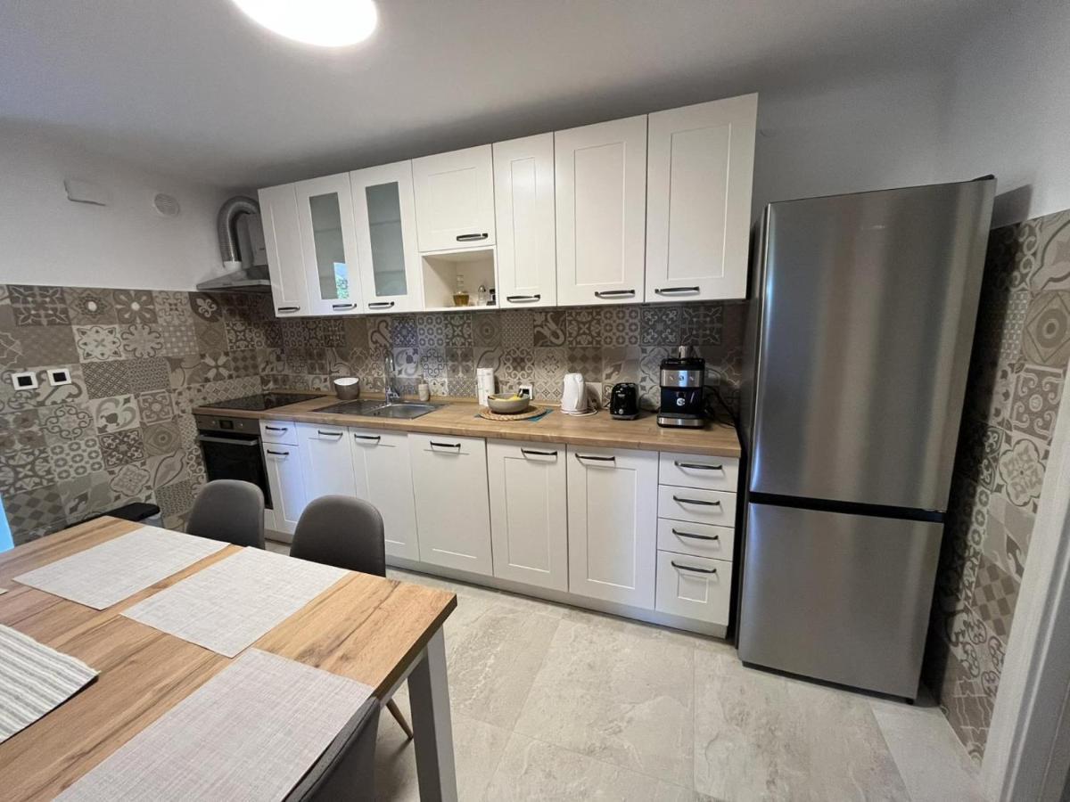 Apartment Hermes Lovran Bagian luar foto