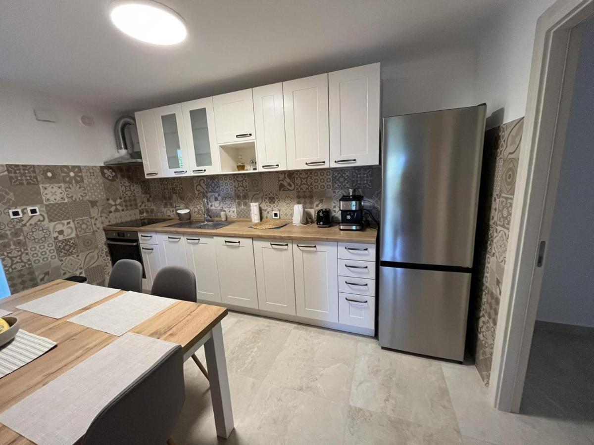 Apartment Hermes Lovran Bagian luar foto