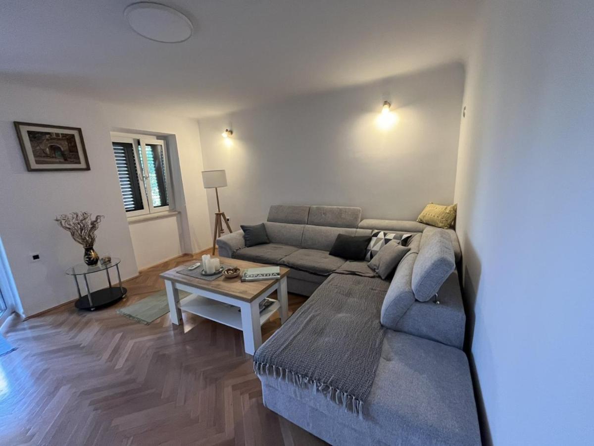 Apartment Hermes Lovran Bagian luar foto