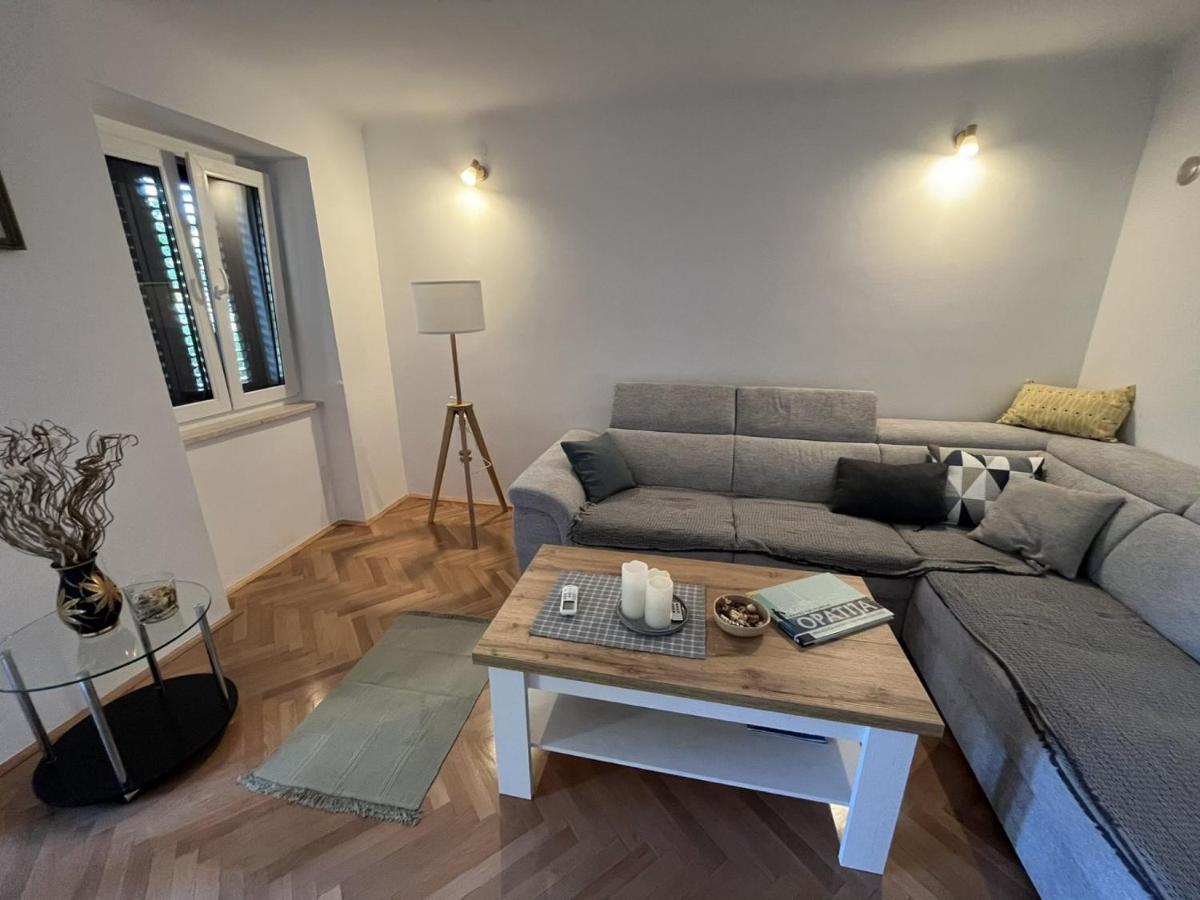 Apartment Hermes Lovran Bagian luar foto
